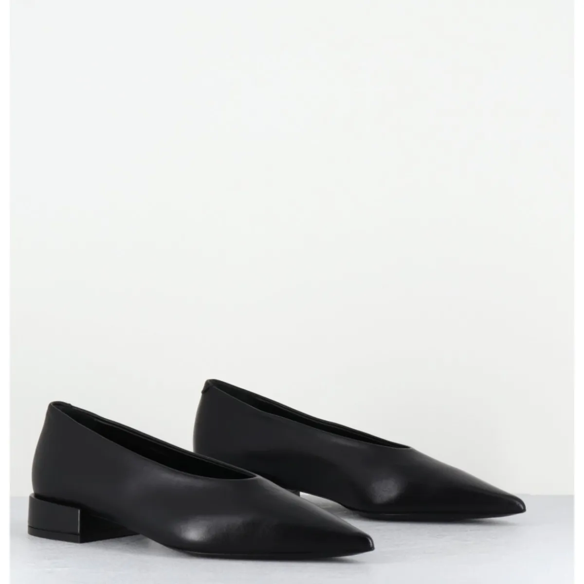 TO&CO Ballerines en cuir bout pointu - NEAL NAPPA BLACK NOIR