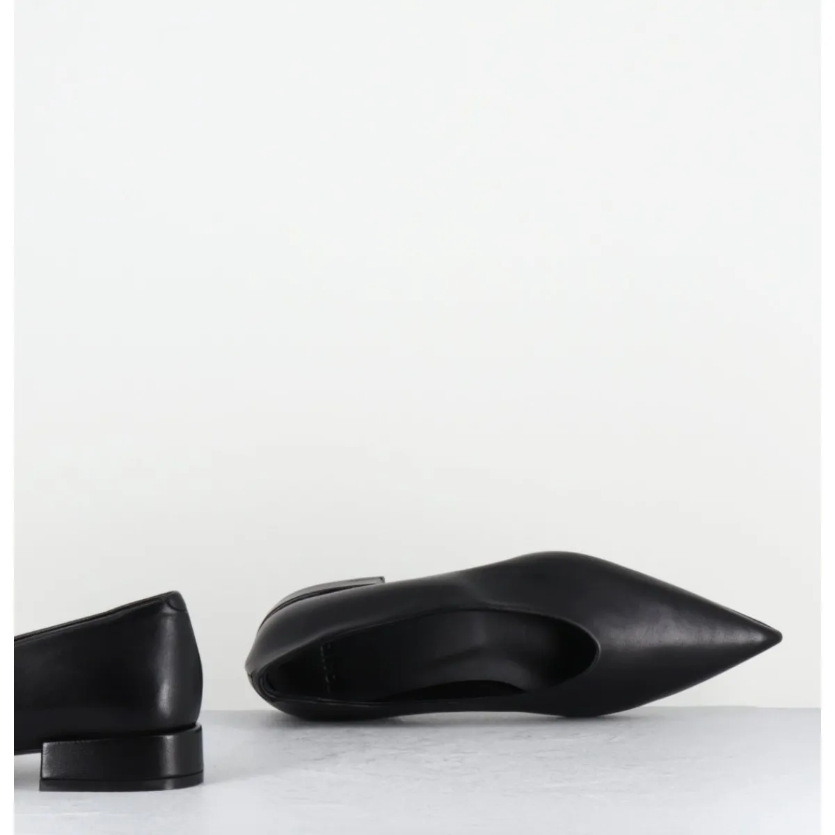 TO&CO Ballerines en cuir bout pointu - NEAL NAPPA BLACK NOIR