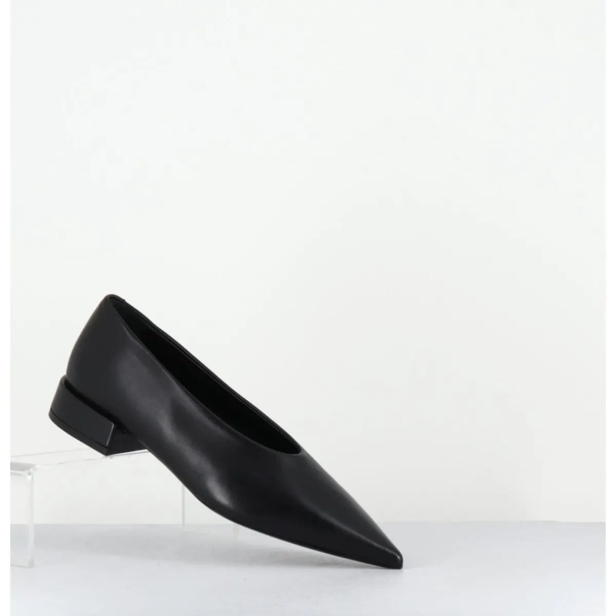 TO&CO Ballerines en cuir bout pointu - NEAL NAPPA BLACK NOIR