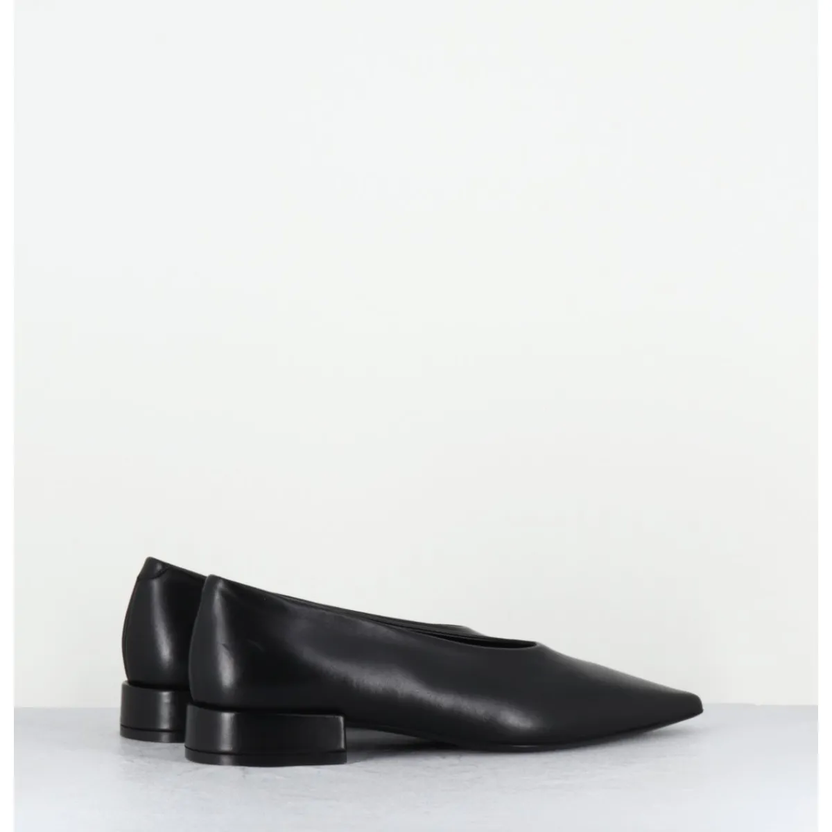 TO&CO Ballerines en cuir bout pointu - NEAL NAPPA BLACK NOIR