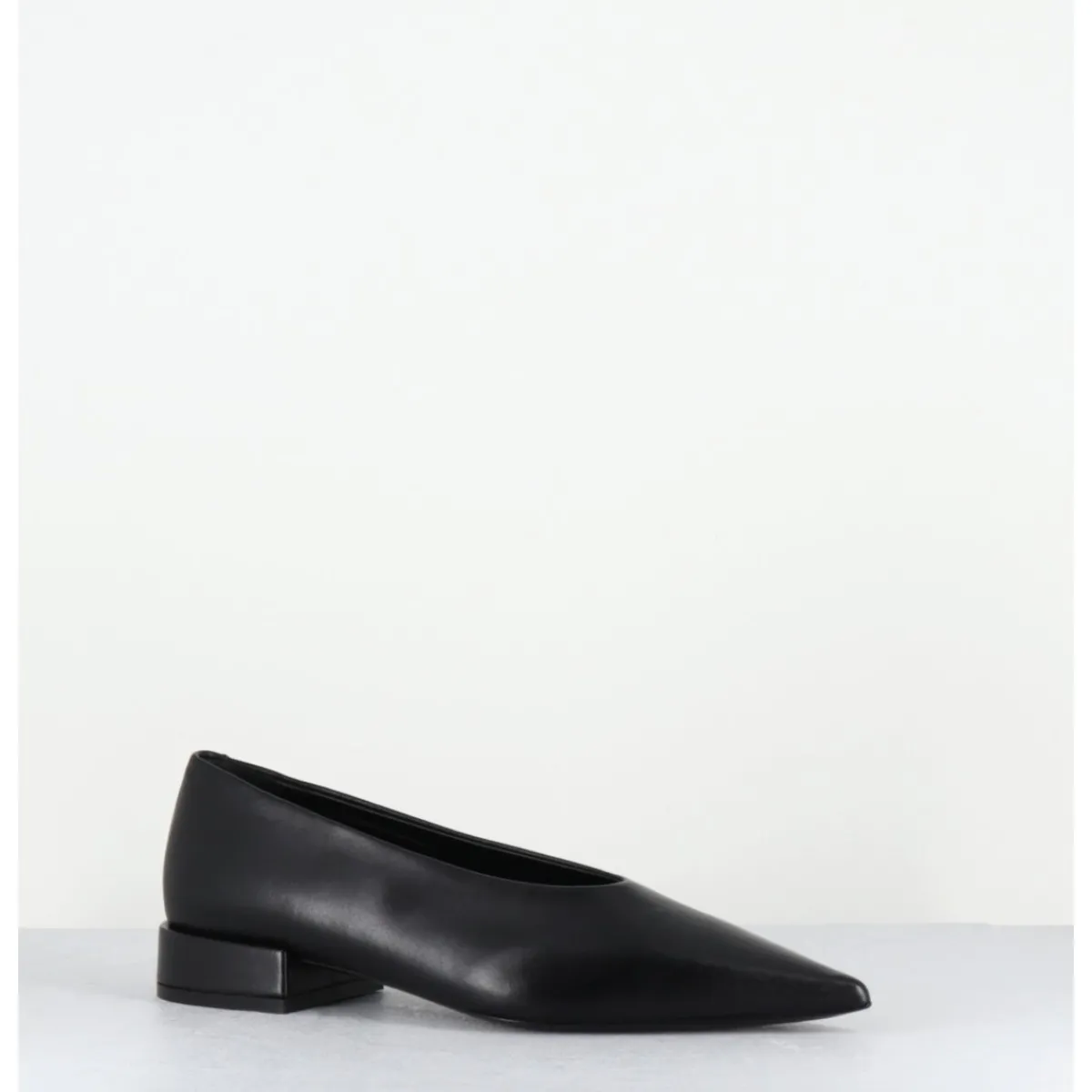 TO&CO Ballerines en cuir bout pointu - NEAL NAPPA BLACK NOIR