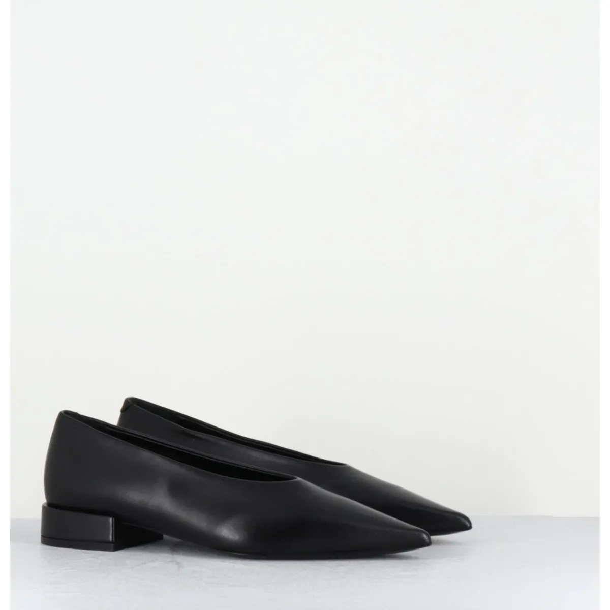 TO&CO Ballerines en cuir bout pointu - NEAL NAPPA BLACK NOIR