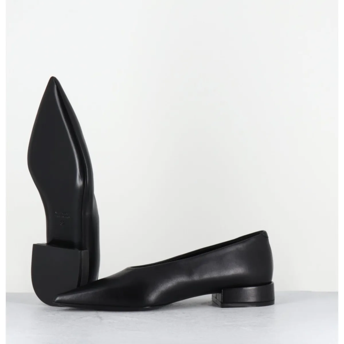 TO&CO Ballerines en cuir bout pointu - NEAL NAPPA BLACK NOIR