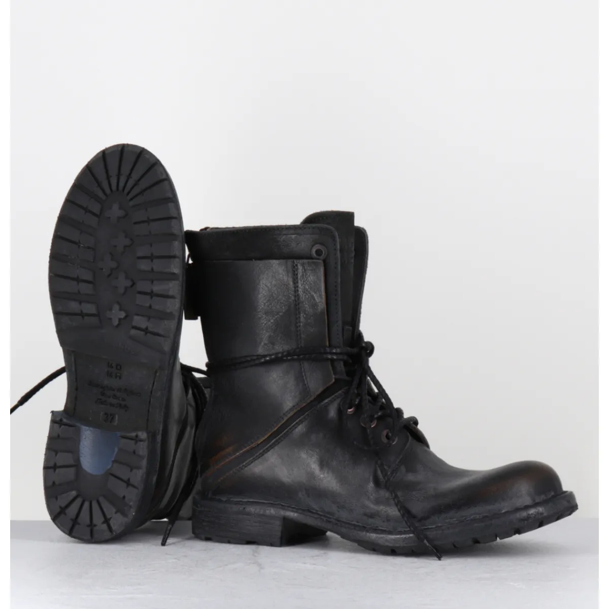 Online MOMA Boots rangers à lacets en cuir brossé - 77406 CUSNA NERO NOIR