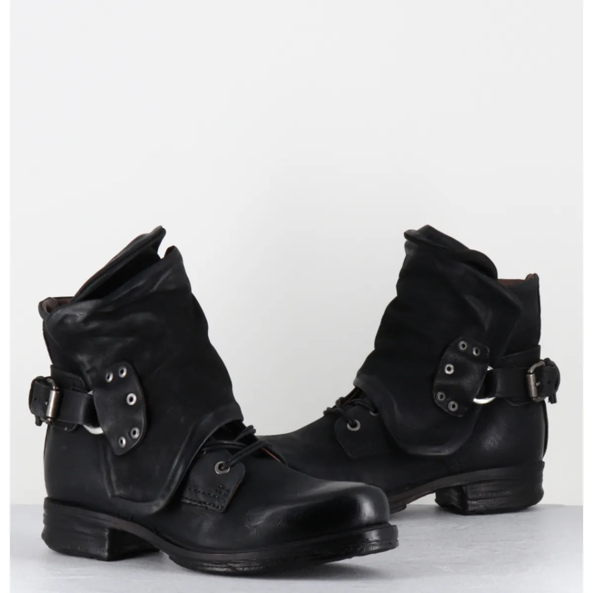 Clearance A.S.98 Boots rangers à lacets en cuir noir asymétriques - A50237 NERO