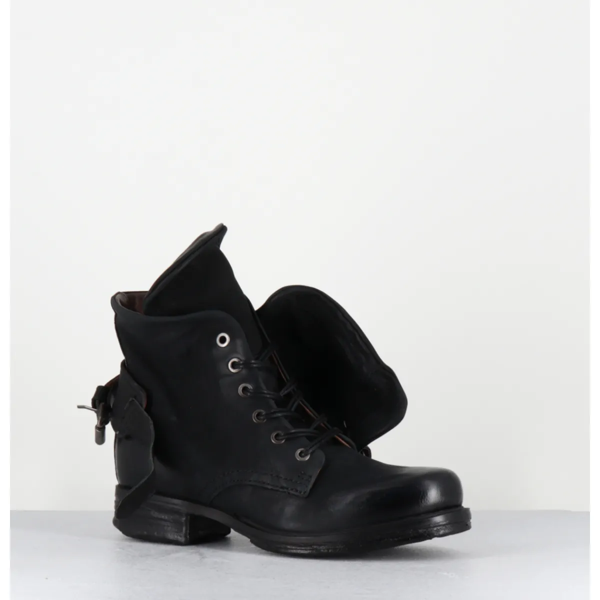 Clearance A.S.98 Boots rangers à lacets en cuir noir asymétriques - A50237 NERO