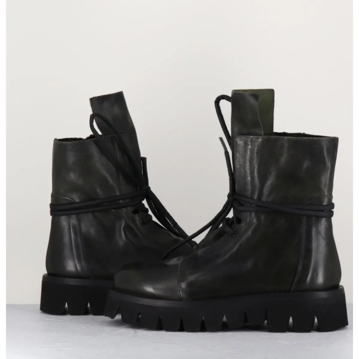 GARRICE LAB Boots rangers en cuir vert - SMILE08 BOTTLE