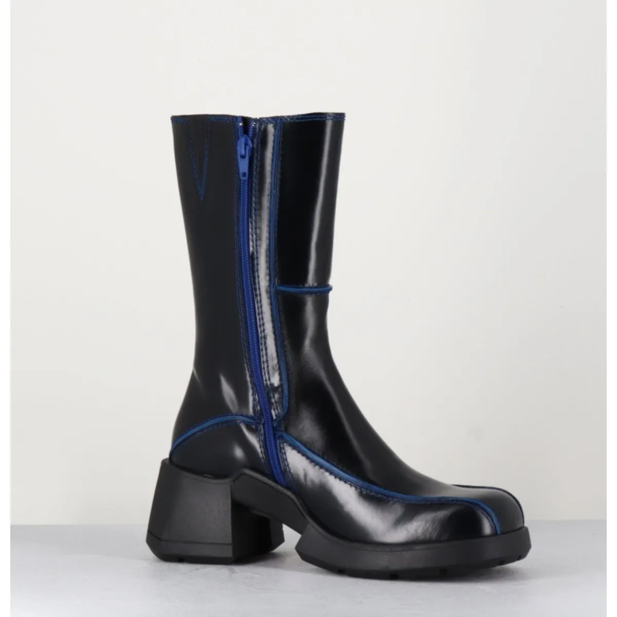 Best E8 BY MIISTA Boots tige haute en cuir lisse noir aux bords bleus - MIEKO BLU BOOTS