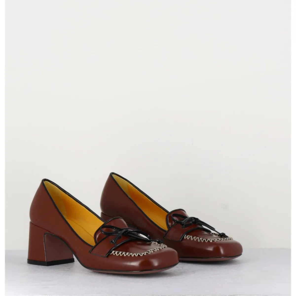 Clearance MARA BINI Mocassins en cuir lisse marron à pompon - R233M MOUSSE CUOIO COGNAC