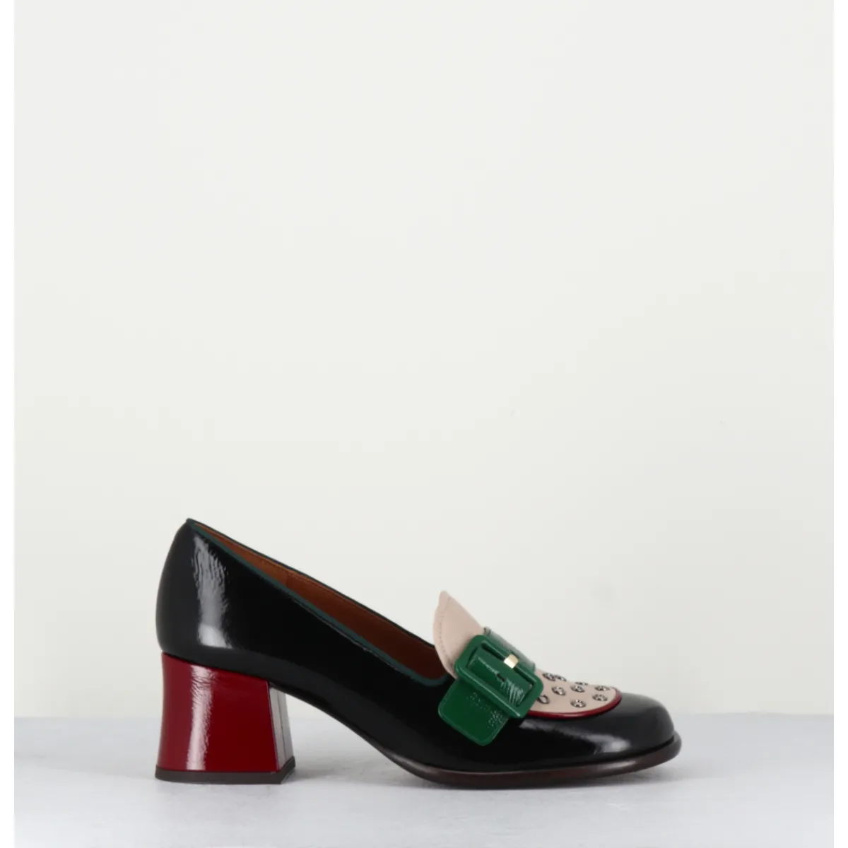 Hot CHIE MIHARA Mocassins petit talon en cuir vernis noir & boucle verte - MEMET NEGRO SAND