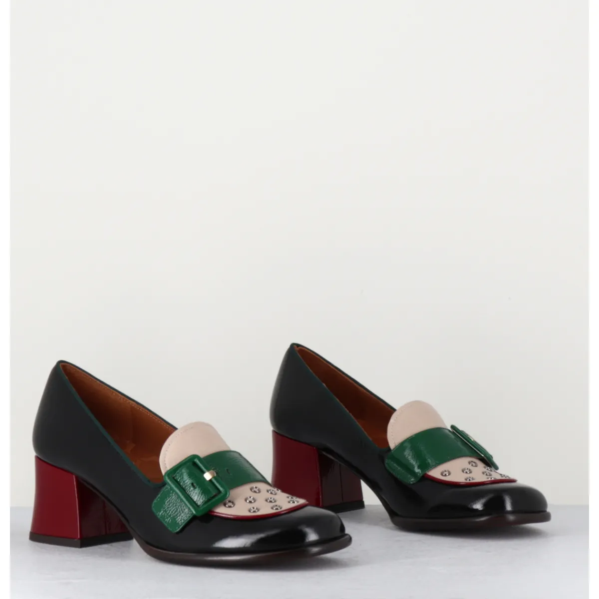 Hot CHIE MIHARA Mocassins petit talon en cuir vernis noir & boucle verte - MEMET NEGRO SAND