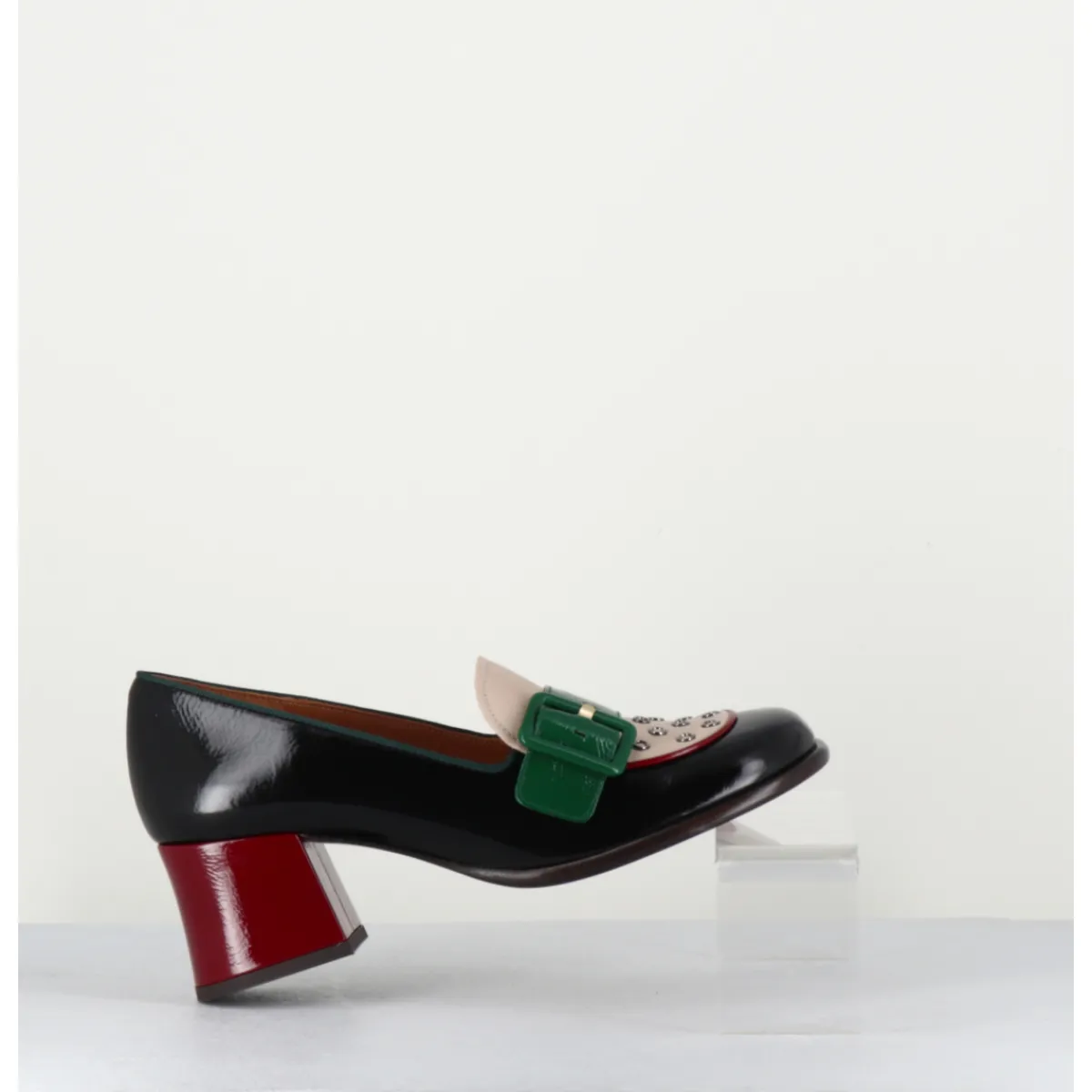 Hot CHIE MIHARA Mocassins petit talon en cuir vernis noir & boucle verte - MEMET NEGRO SAND