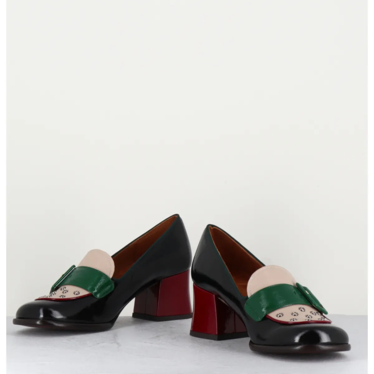 Hot CHIE MIHARA Mocassins petit talon en cuir vernis noir & boucle verte - MEMET NEGRO SAND