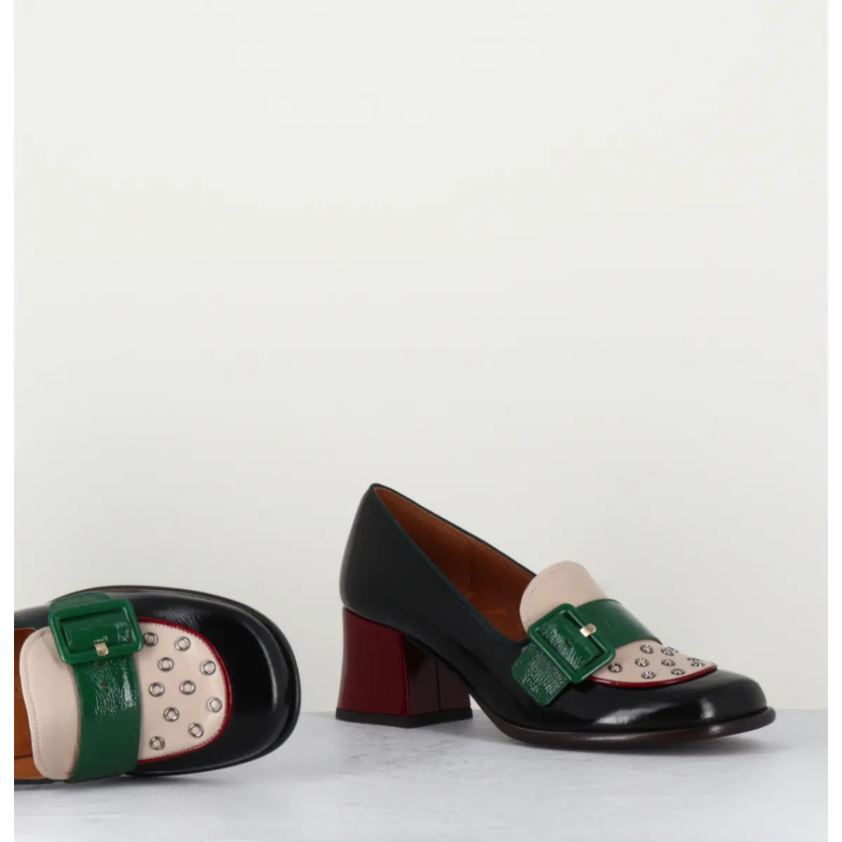 Hot CHIE MIHARA Mocassins petit talon en cuir vernis noir & boucle verte - MEMET NEGRO SAND