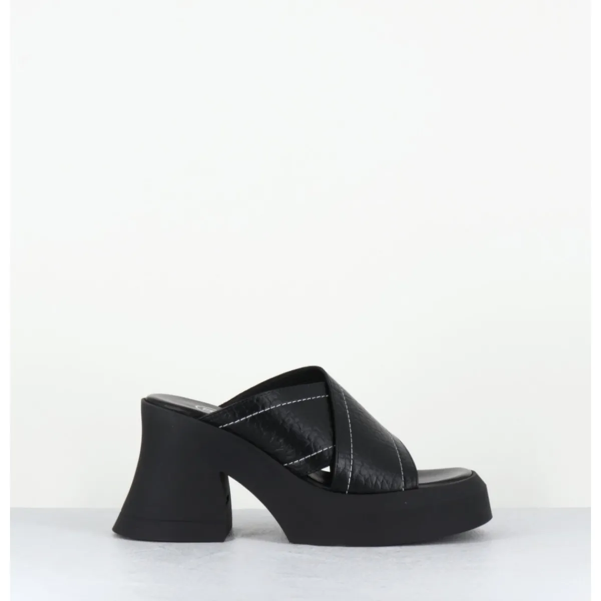 Discount E8 BY MIISTA Mules à plateforme cuir grainé & surpiqûres blanches - RAISSA BLACK MULES NOIR