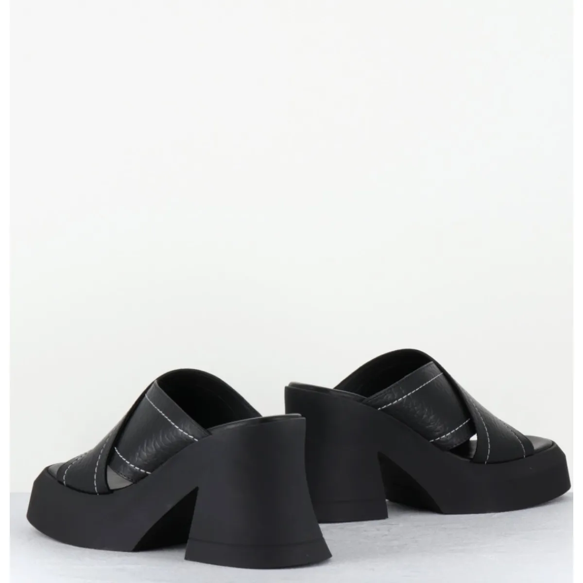 Discount E8 BY MIISTA Mules à plateforme cuir grainé & surpiqûres blanches - RAISSA BLACK MULES NOIR