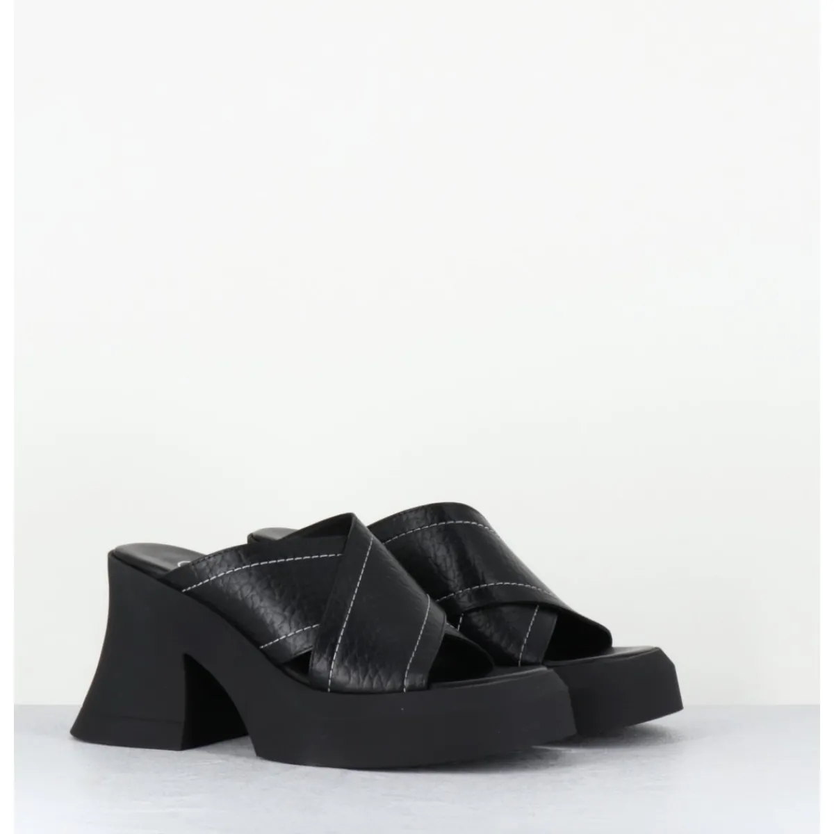 Discount E8 BY MIISTA Mules à plateforme cuir grainé & surpiqûres blanches - RAISSA BLACK MULES NOIR