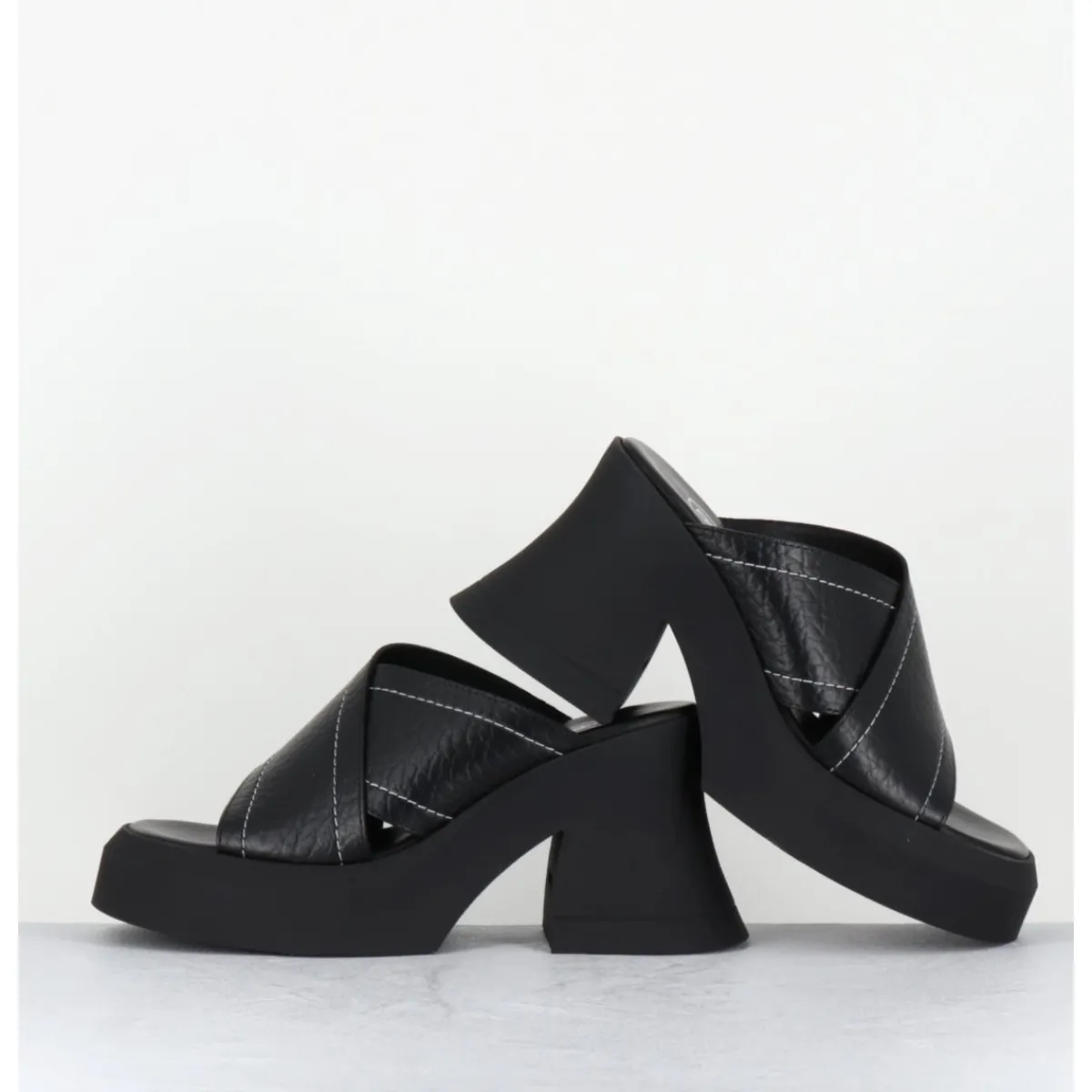 Discount E8 BY MIISTA Mules à plateforme cuir grainé & surpiqûres blanches - RAISSA BLACK MULES NOIR