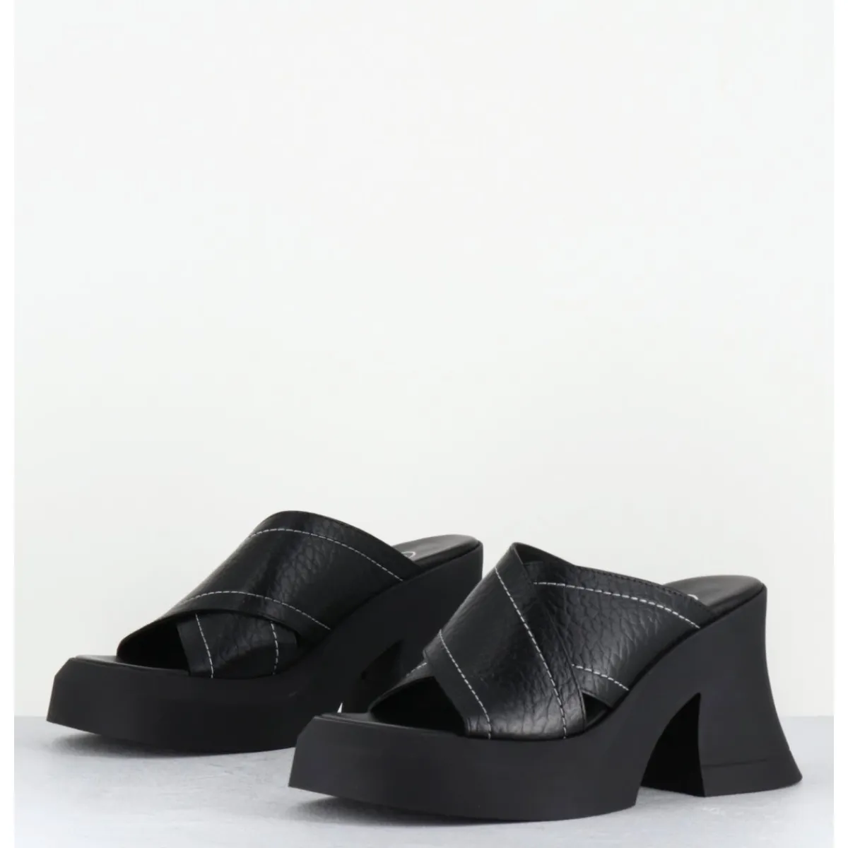 Discount E8 BY MIISTA Mules à plateforme cuir grainé & surpiqûres blanches - RAISSA BLACK MULES NOIR